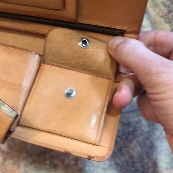 Beautifully Floral Tooled Vintaged Leather Wallet - Picture 7 of 13